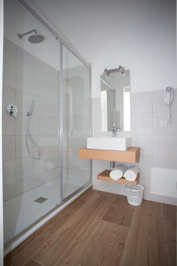 Guesthouse Porto Di Roma Civitavecchia Bagian luar foto